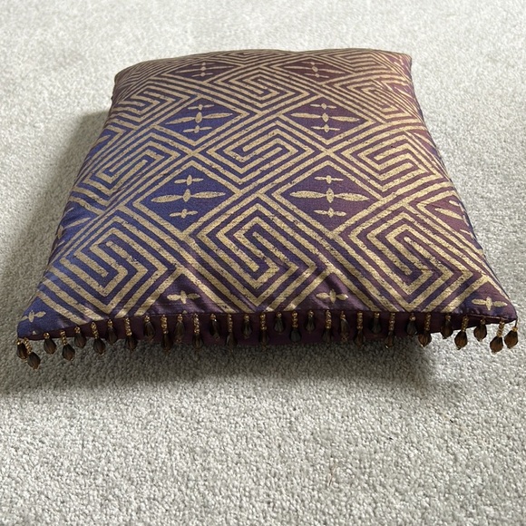Throw pillow - Purple and Gold with beaded tassels - Picture 2 of 3